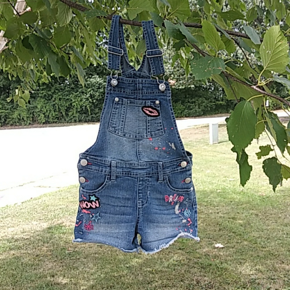 We are selling Gene overalls they are shorts